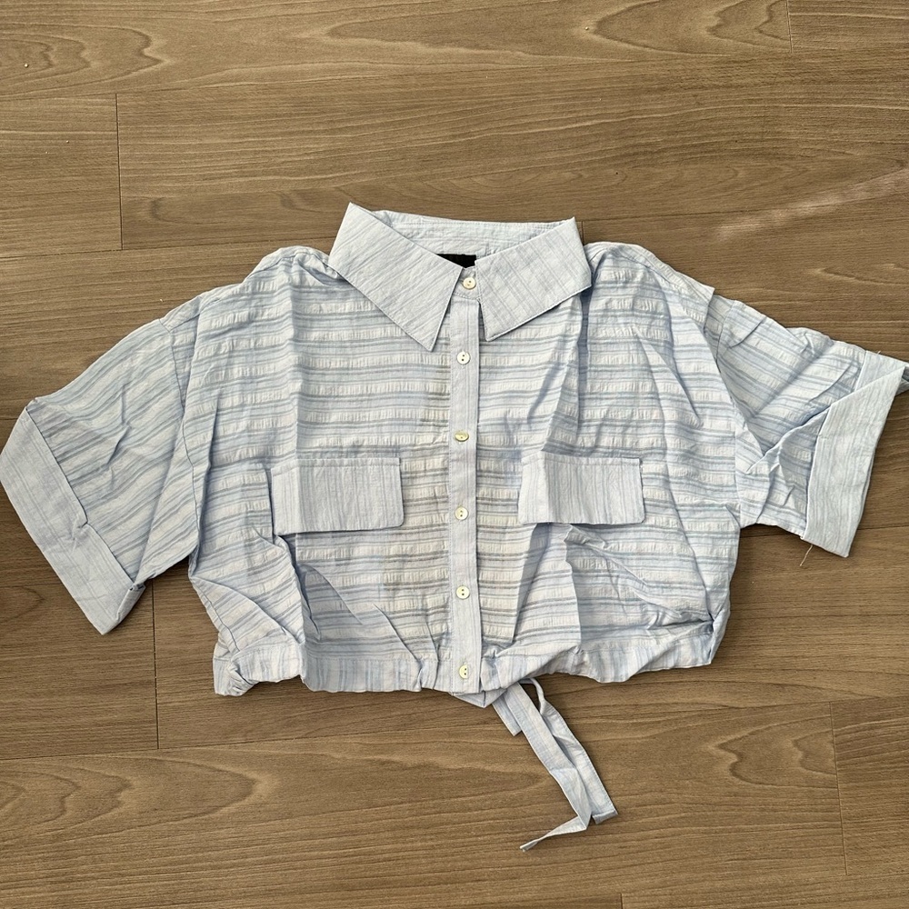 Lulu’s | Tie Back Crop Top - Picture 3 of 4